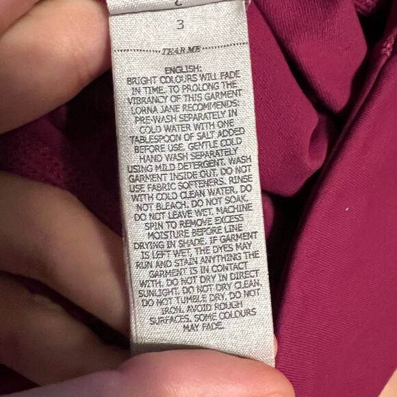 Lorna Jane Raspberry Running Pants with Cut-Out Details – Size Small - Picture 9 of 16